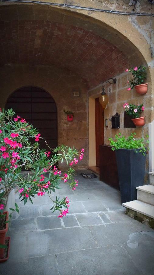 Cittadella 13 Romantic House Pitigliano Buitenkant foto